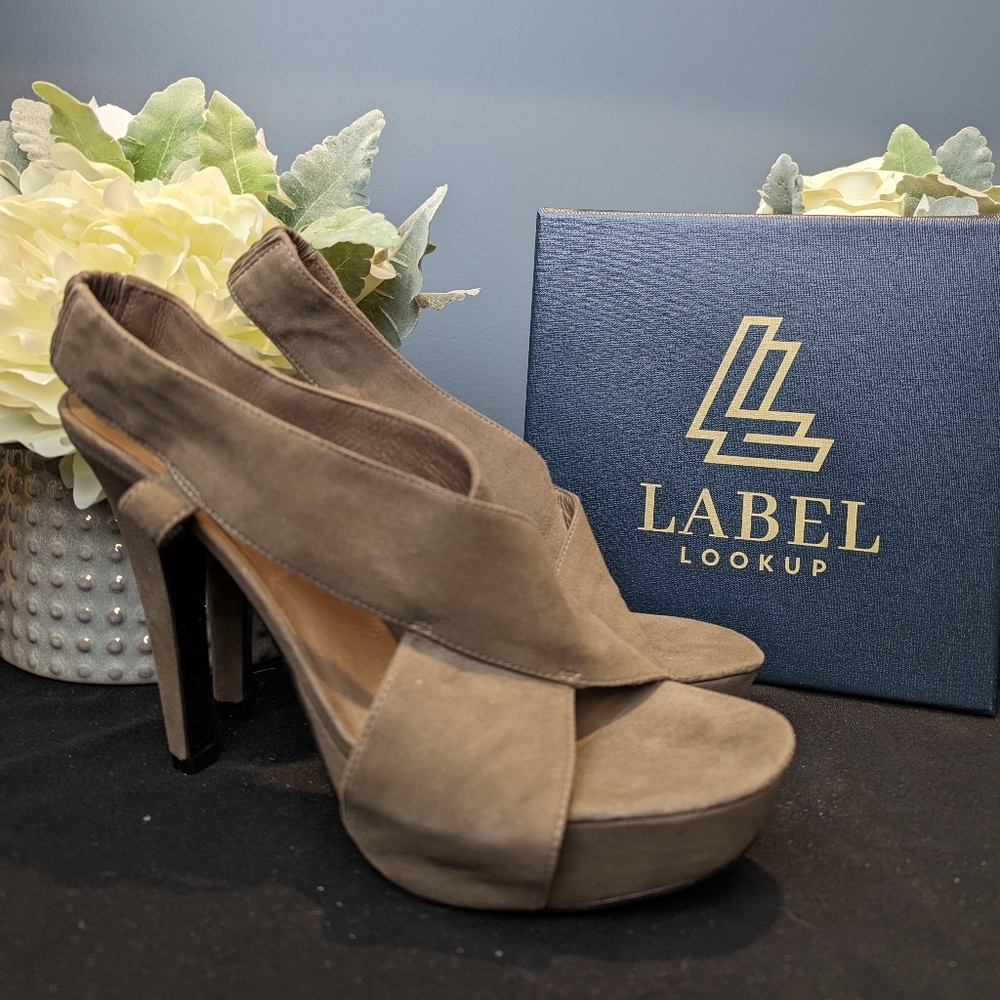 Excellent condition Diane Von Furstenburg Cross Front Pump